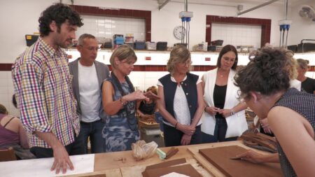Noemí Llauradó durant la seua visita a les instal·lacions del Centre d'Art i Cultura de Tortosa a les Terres de l'Ebre.