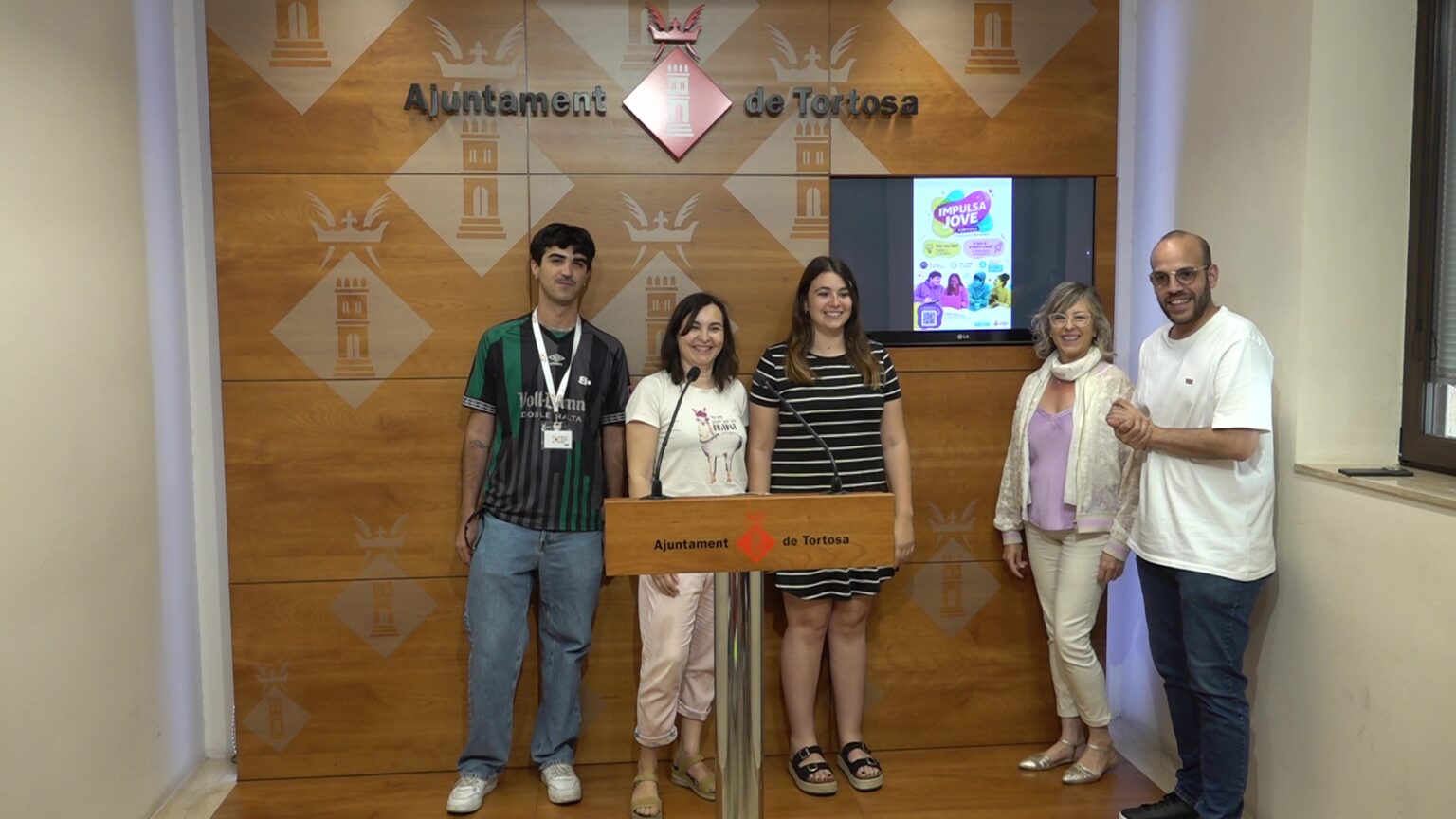 Tortosa oferix més de 50 activitats d’estiu i finançarà projectes de jóvens L’Ajuntament de Tortosa presenta una àmplia programació d'estiu amb més de 50 activitats als cinc pobles per a jóvens de 12 a 29 anys. La novetat d'enguany és Impulsa Jove, un programa que oferix fins a 2.000 euros per finançar projectes juvenils.