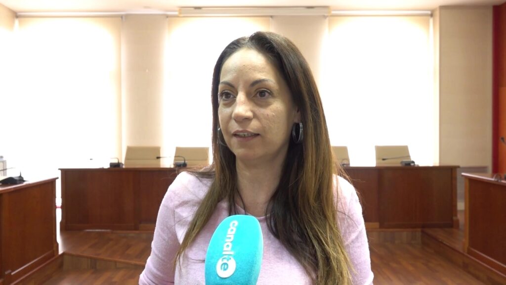 Neus Sancho, candidata del PSC a l'alcaldia d'Alcanar per al 2027, durant una entrevista a Canal TE a les Terres de l'Ebre.