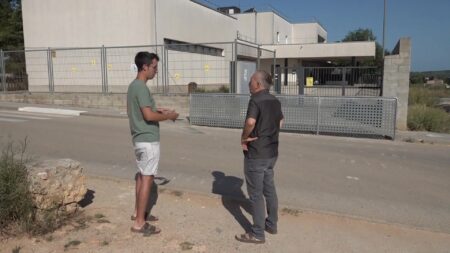 Famílies de Campredó demanen una solució després de quedar-se sense plaça a la llar d’infants