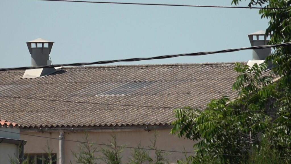 Teulades de fibrociment amb amiant a Tortosa i les Terres de l'Ebre afectades per la nova regulació de residus.