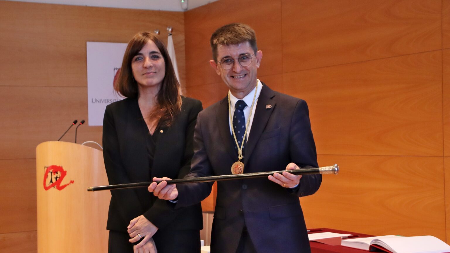 Josep Pallarès és investit rector de la URV i fixa els estudis de Medicina a l’Ebre entre les prioritats del mandat El rector de la URV Josep Pallarès, acompanyat de la consellera de recerca i Universitats, Núria Montserrat