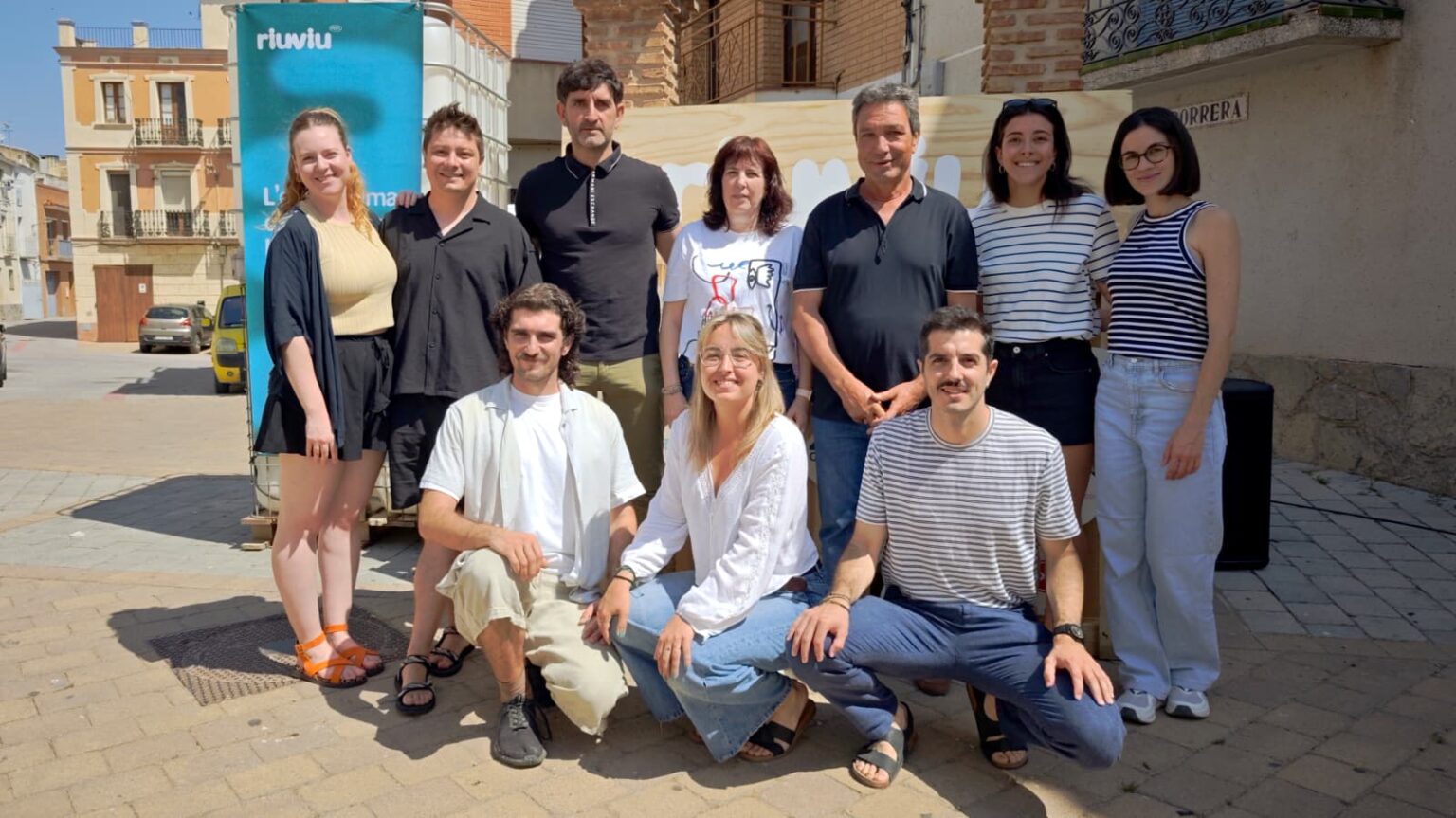Presentació oficial de la primera edició del Festival Riuviu en una plaça de la localitat d'Aldover, al Baix Ebre.