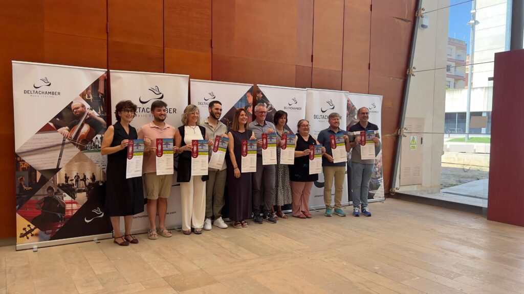 Presentació de l'onzena edició del DeltaChamber Music Festival amb representants institucionals i directors a Amposta