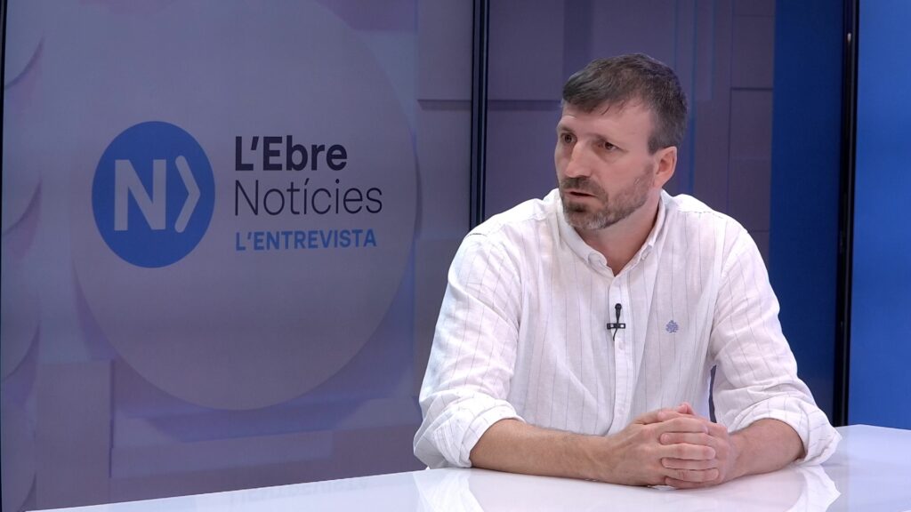 Felip Monclús, president de la vegueria de Junts per Catalunya a les Terres de l'Ebre, assegut al plató de L'Ebre Notícies de Canal TE a Tortosa