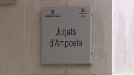 En llibertat un home detingut per amenaçar treballadores en dos establiments comercials d’Amposta