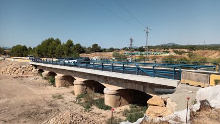 Pont sobre el riu Sec eixamplat i reformat a la carretera T-324 entre Benissanet i Móra d'Ebre, Ribera d'Ebre.