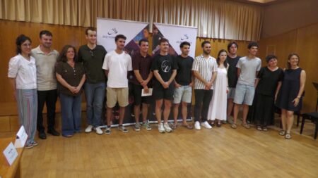 Grup de joves músics i organitzadors del DeltaChamber Music Festival a Amposta.