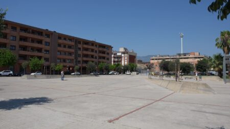 Plaça de Francesc Macià al barri de Ferreries de Tortosa a les Terres de l'Ebre