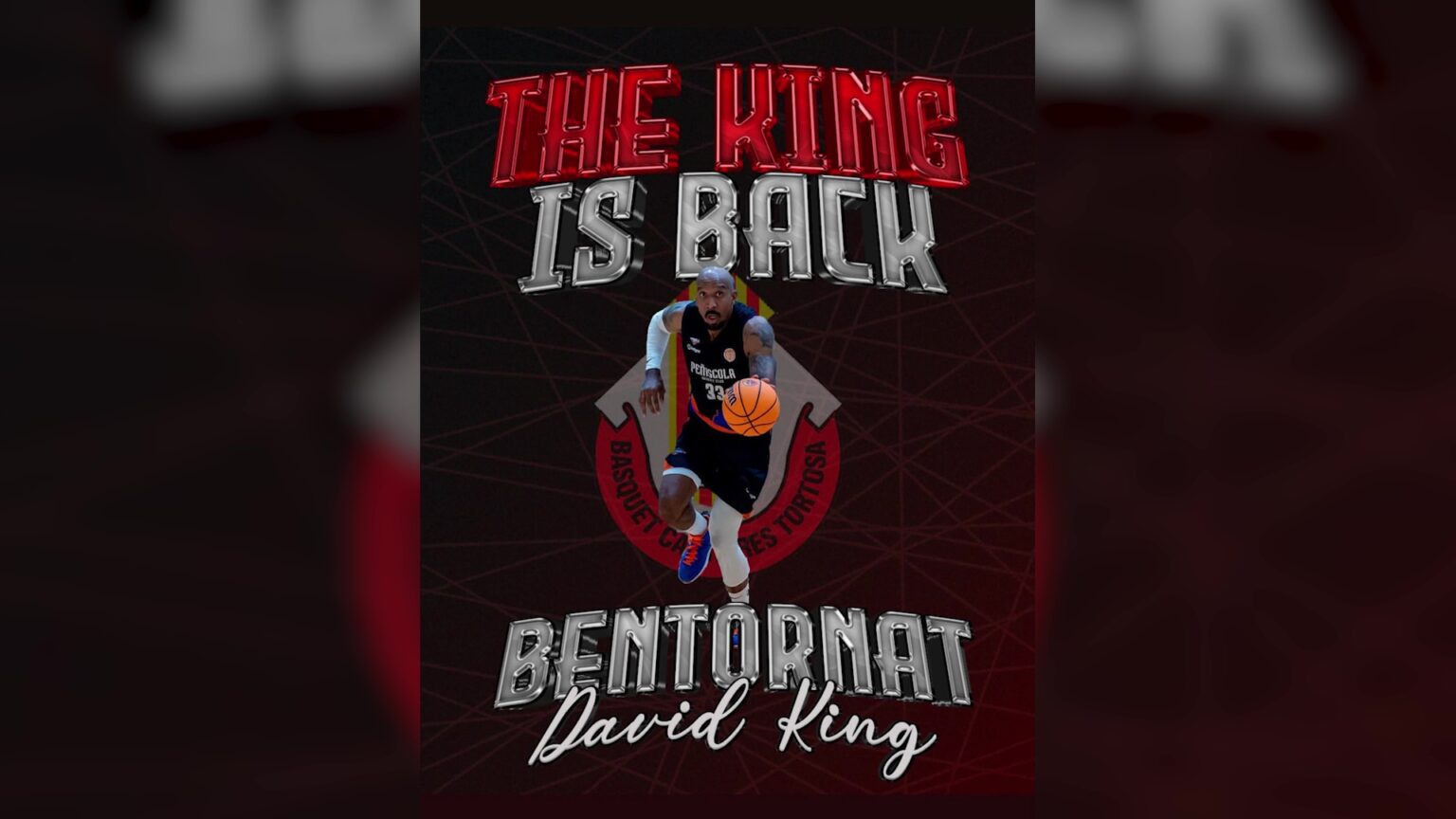 El pivot nord-americà David King somrient durant la seua presentació oficial amb el CB Cantaires Tortosa al pavelló municipal.