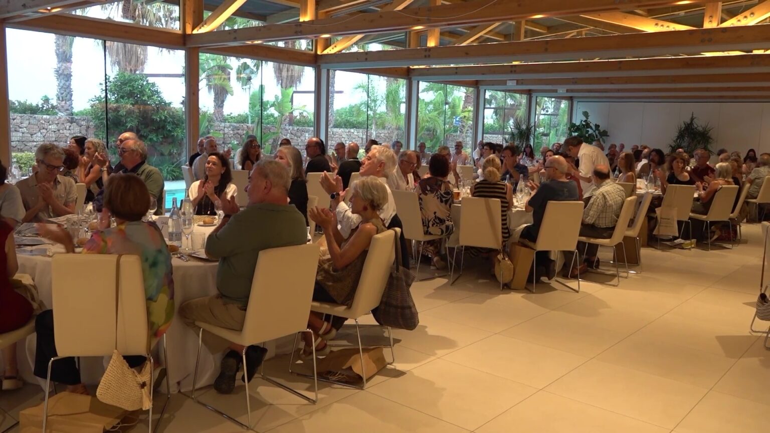 Assistents al Sopar de Lletres d'Onada Edicions al Tancat de Codorniu d'Alcanar.