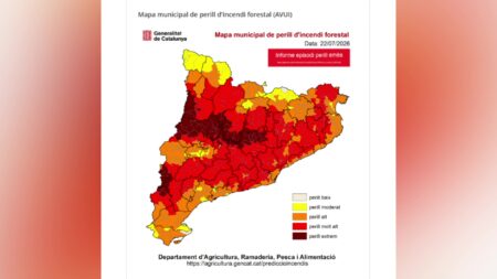 Crida a la prudència a les Terres de l’Ebre per l’elevat risc d’incendi forestal Mapa del risc d'incendi forestal a Catalunya i les Terres de l'Ebre