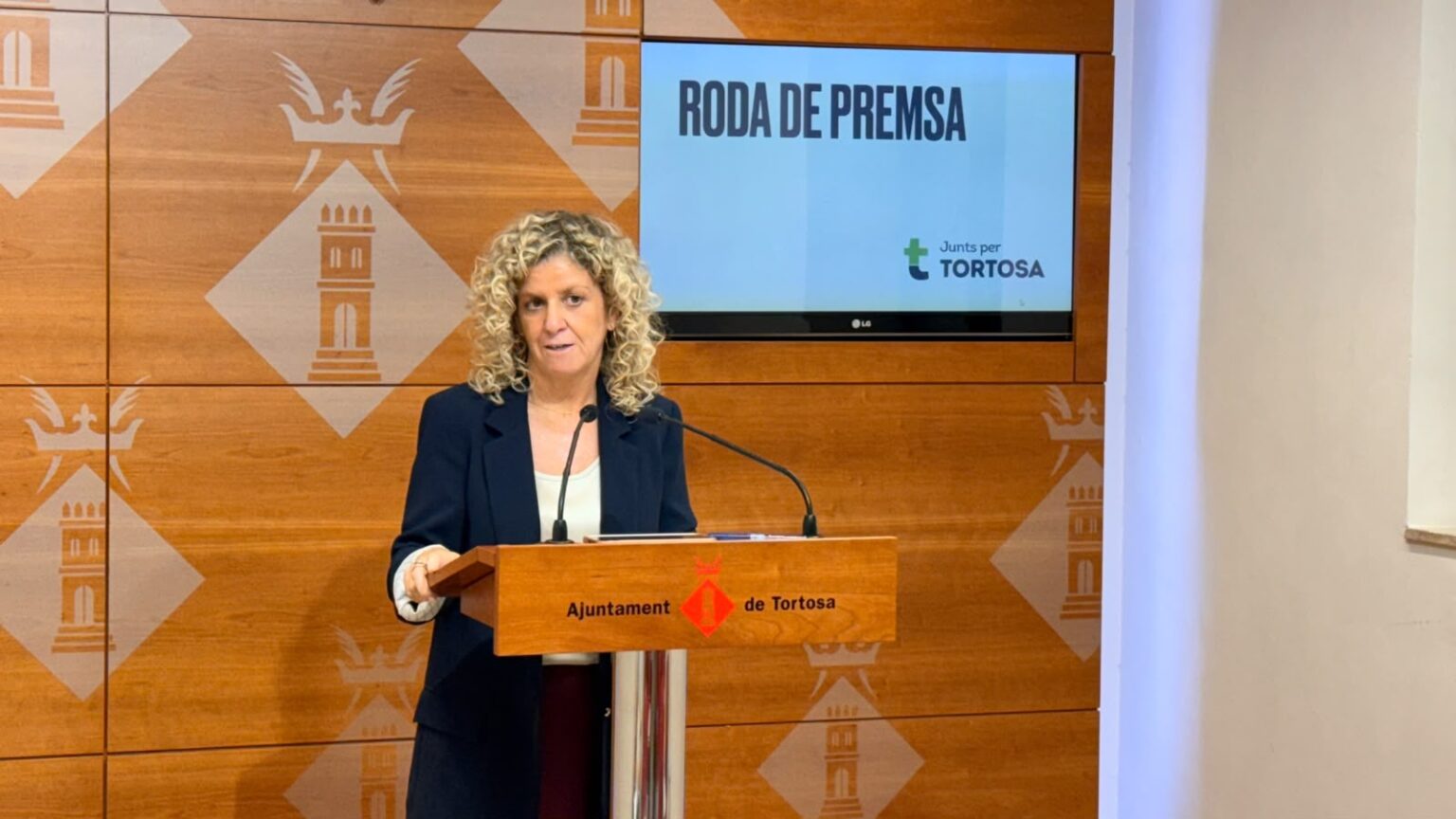 Meritxell Roigé durant la seua compareixença en roda de premsa a Tortosa per a valorar la Festa del Renaixement