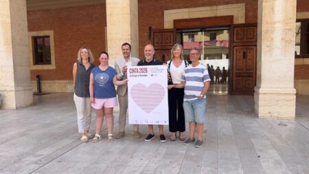 Tortosa presenta les Festes de la Cinta 2026 amb deu dies d’activitats i el pregó de la Fundació Mercè Pla Presentació del cartell de les Festes de la Cinta 2026 al pati de l'Ajuntament de Tortosa.