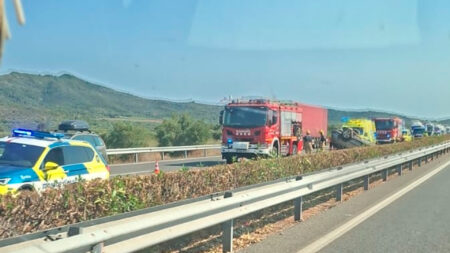 Accident amb tres vehicles a l’AP-7 a l’altura d’Ulldecona provoca retencions en sentit nord