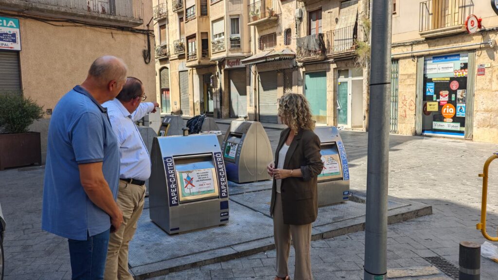 La portaveu de Junts per Tortosa Meritxell Roigé durant una roda de premsa sobre la neteja a Tortosa, Baix Ebre.