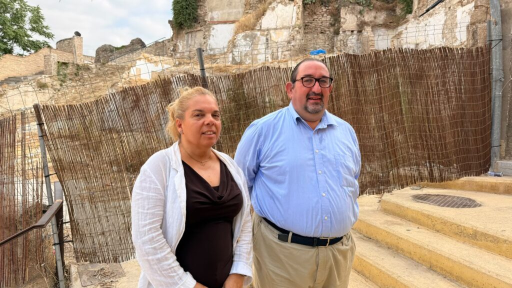 El regidor de Junts per Tortosa, Joan Carles Bonfill, denuncia la manca de neteja al Centre Històric de Tortosa, al Baix Ebre.