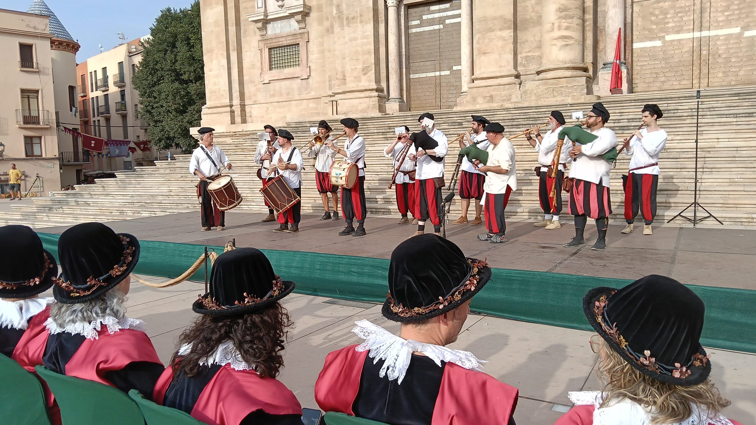Tortosa iniciarà un ‘debat serè’ per avaluar un possible canvi de dates de la Festa del Renaixement Imatge de la Gran Desfilada de cloenda de la XXiX Festa del Renaixement de Tortosa